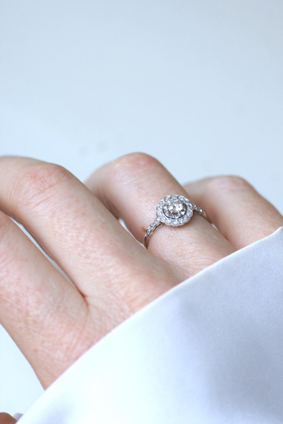Art Deco Daisy Ring Diamonds on Platinum - Galerie Pénélope