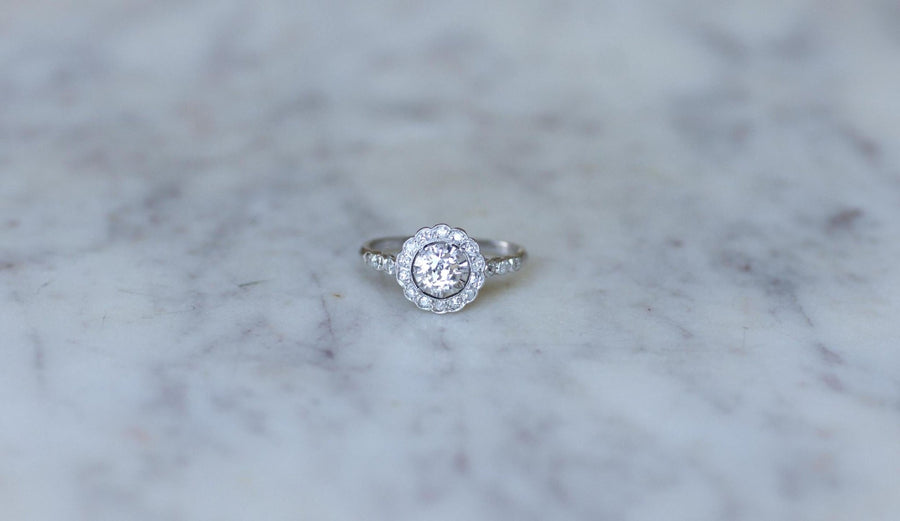 Art Deco Daisy Ring Diamonds on Platinum - Galerie Pénélope