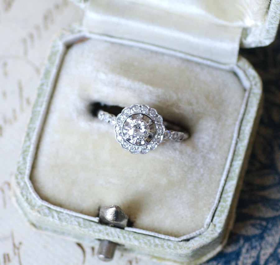 Art Deco Daisy Ring Diamonds on Platinum - Galerie Pénélope
