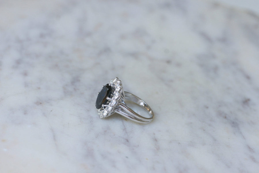 Marguerite Sapphire Ring Surrounded by White Gold Diamonds - Galerie Pénélope