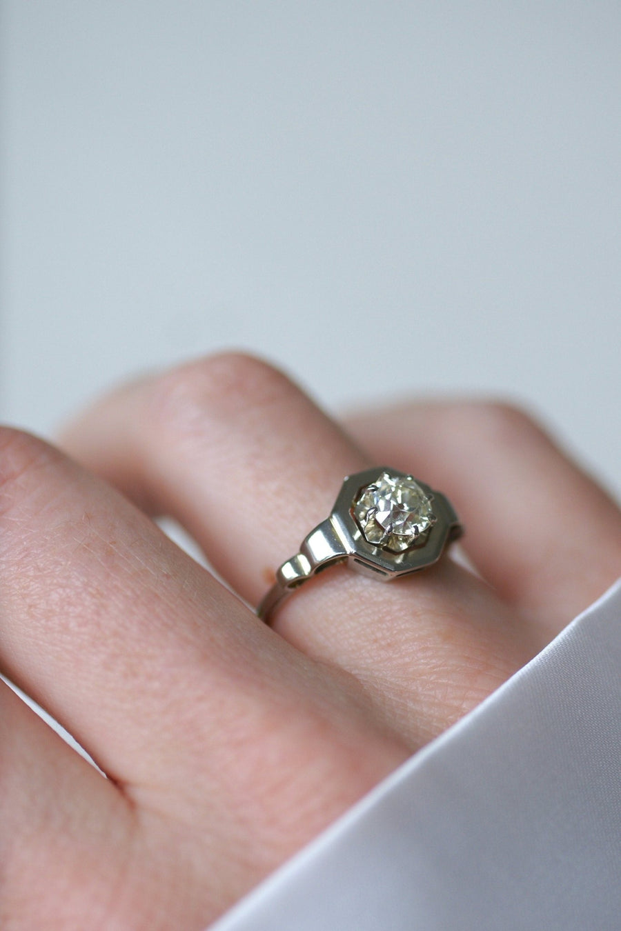 0.90 Ct Art Deco Diamond Solitaire Ring - Galerie Pénélope
