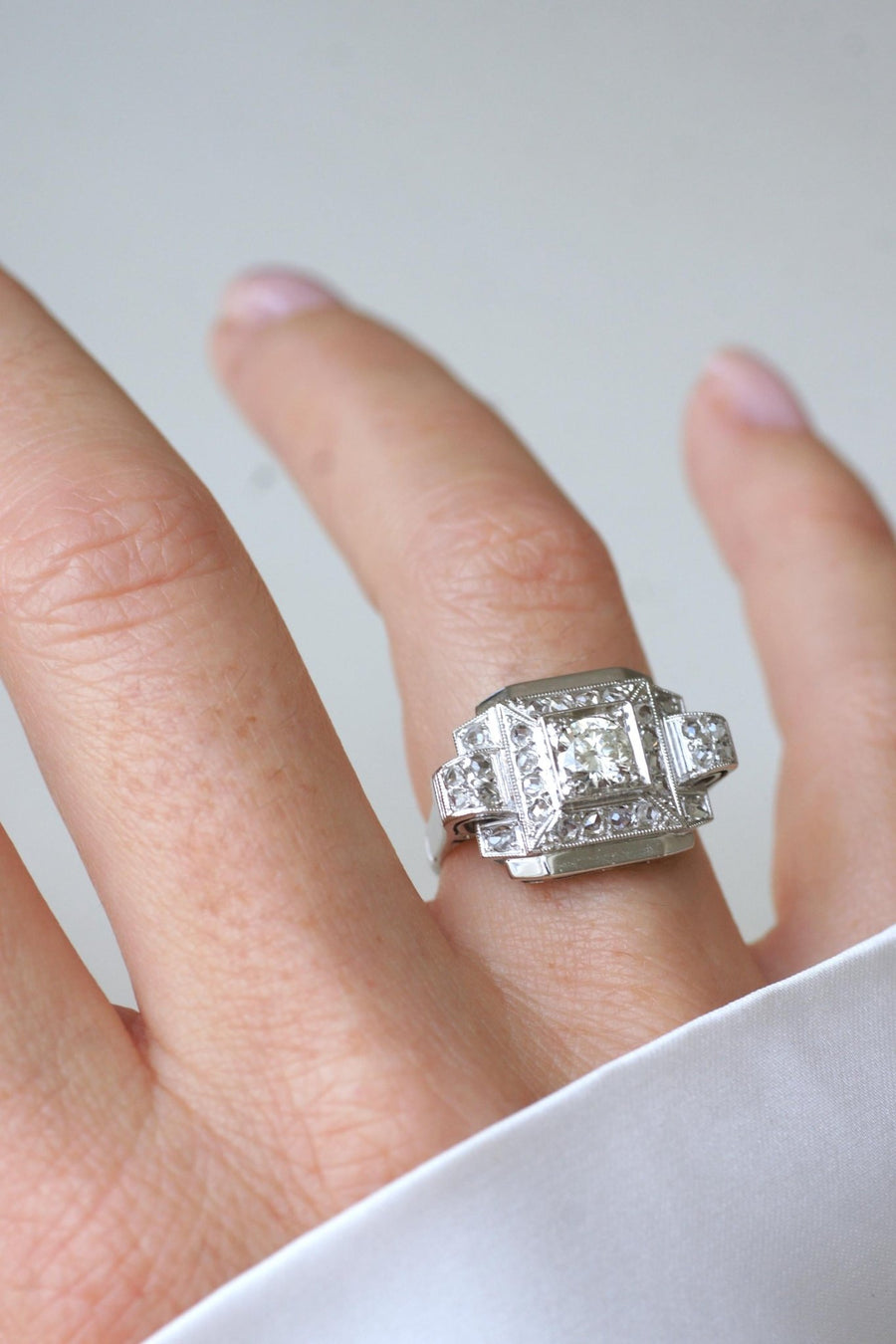 Art Deco White Gold and Platinum Diamond Tank Ring - Galerie Pénélope