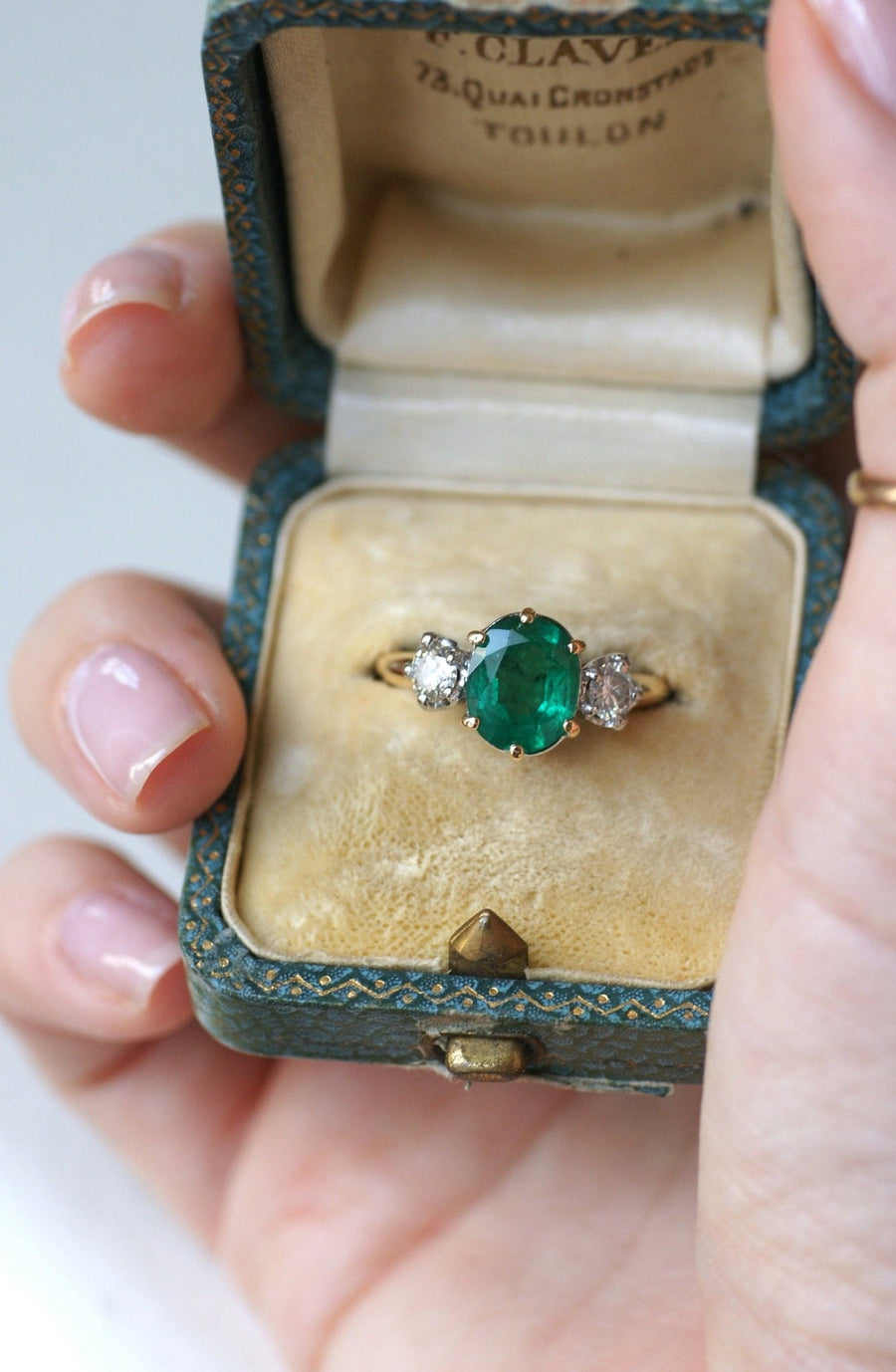 Emerald 2.20 Cts and Diamond Trilogy Ring - Galerie Pénélope