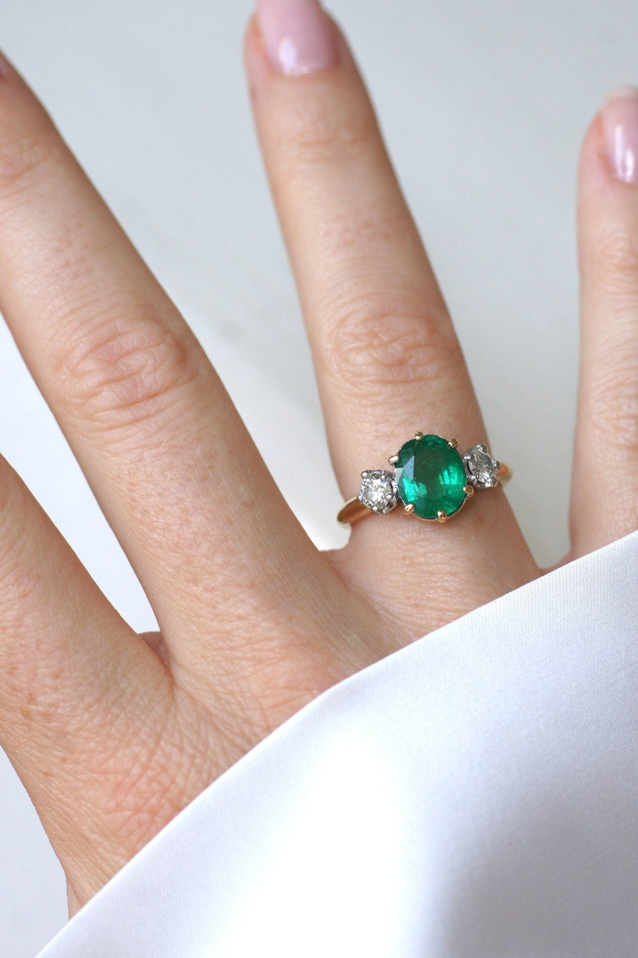 Emerald 2.20 Cts and Diamond Trilogy Ring - Galerie Pénélope
