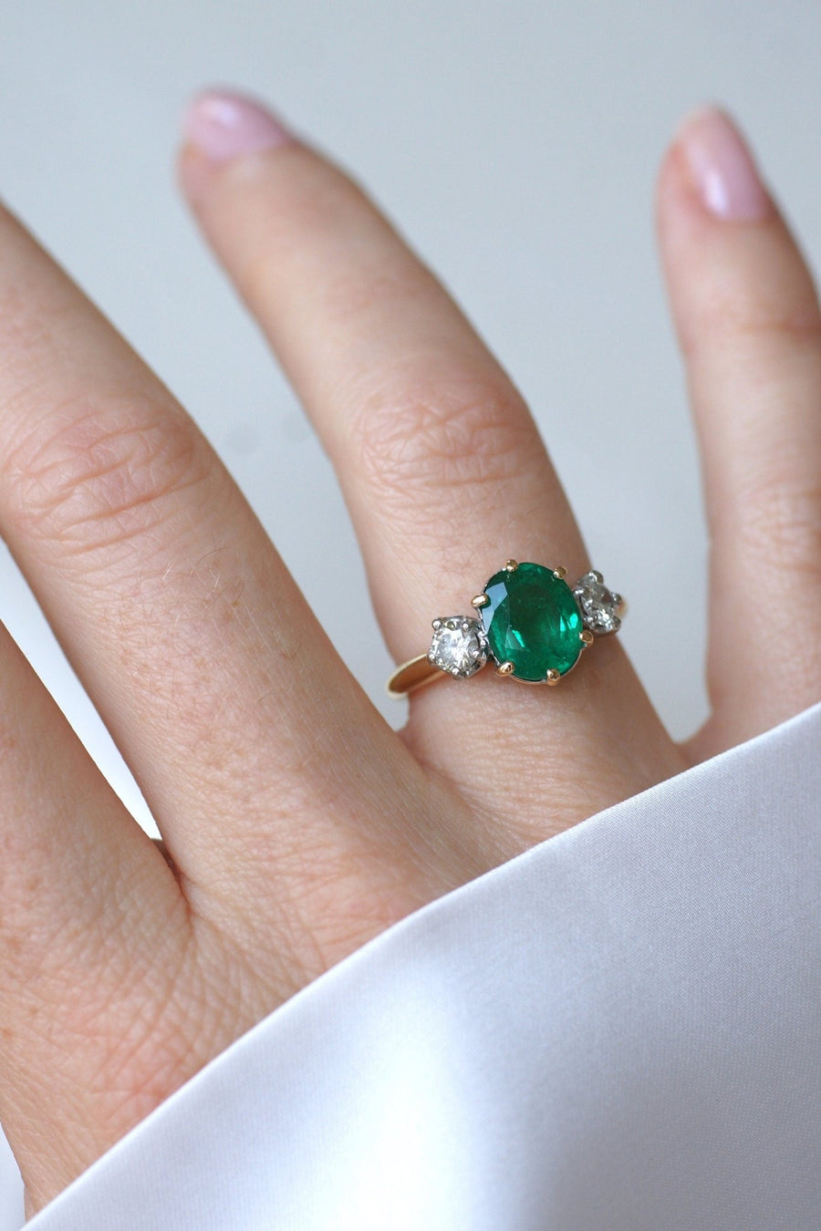 Emerald 2.20 Cts and Diamond Trilogy Ring - Galerie Pénélope