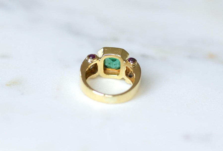 Vintage Colombian Emerald, Diamond and Ruby Ring on Yellow Gold - Galerie Pénélope