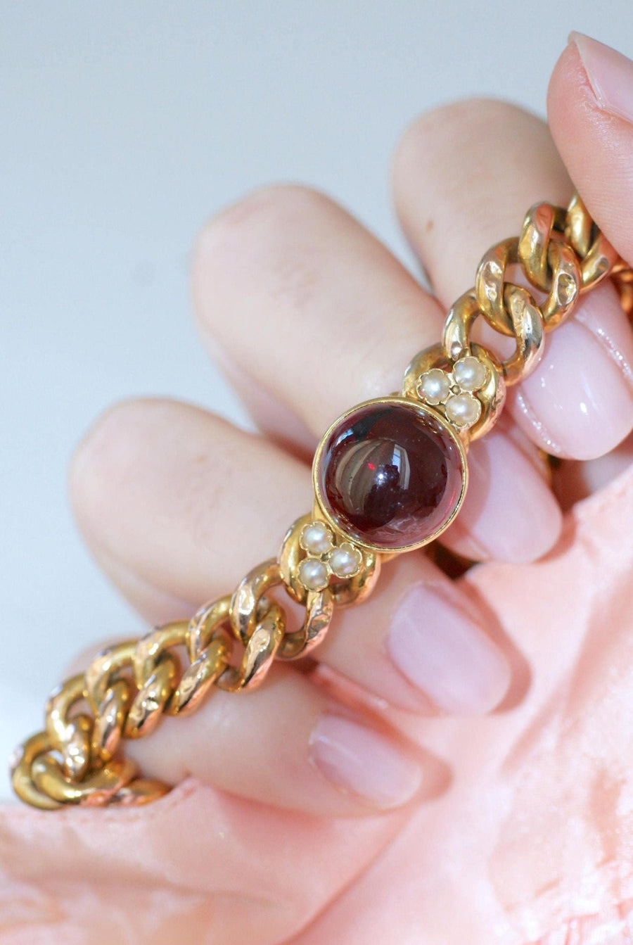 Antique Yellow Gold and Garnet Bracelet - Galerie Pénélope