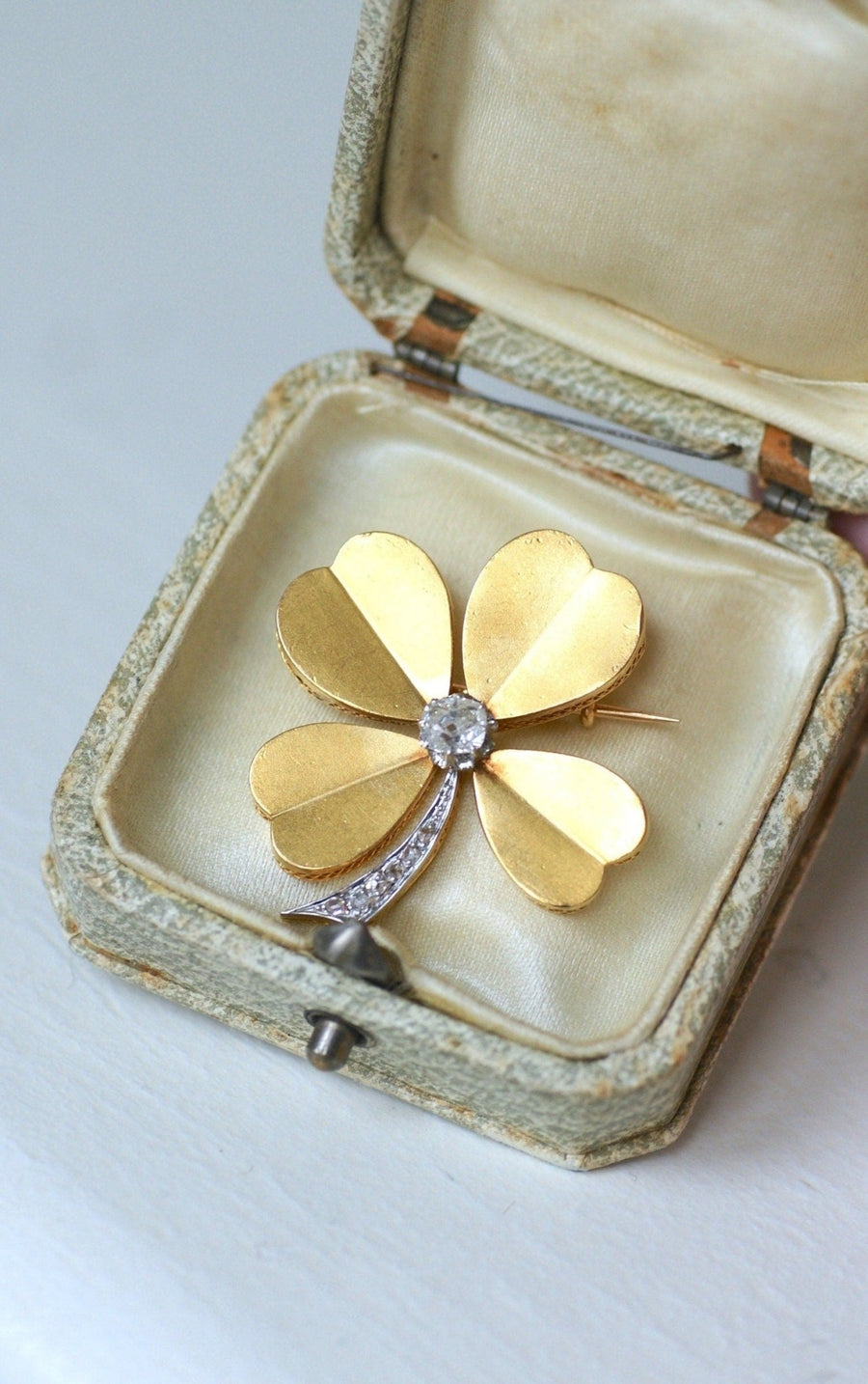 Clover Brooch Diamonds on Yellow Gold - Galerie Pénélope