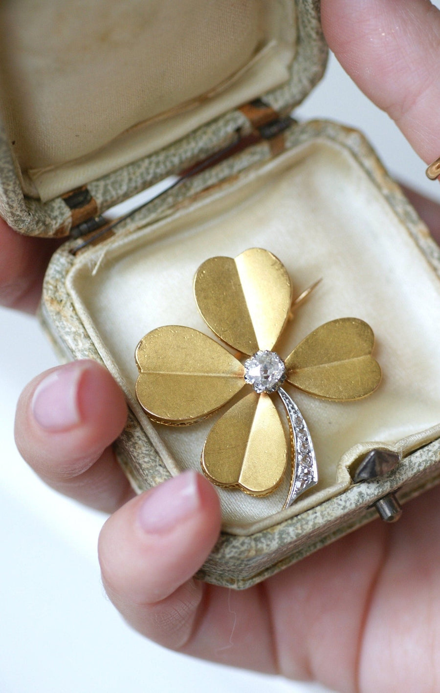 Clover Brooch Diamonds on Yellow Gold - Galerie Pénélope