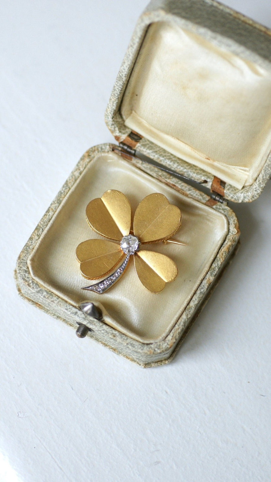 Clover Brooch Diamonds on Yellow Gold - Galerie Pénélope