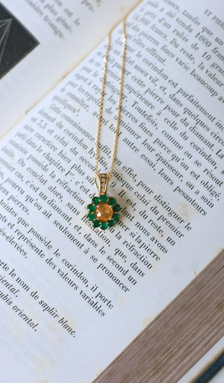 Yellow Sapphire and Emerald Daisy Pendant Necklace - Galerie Pénélope