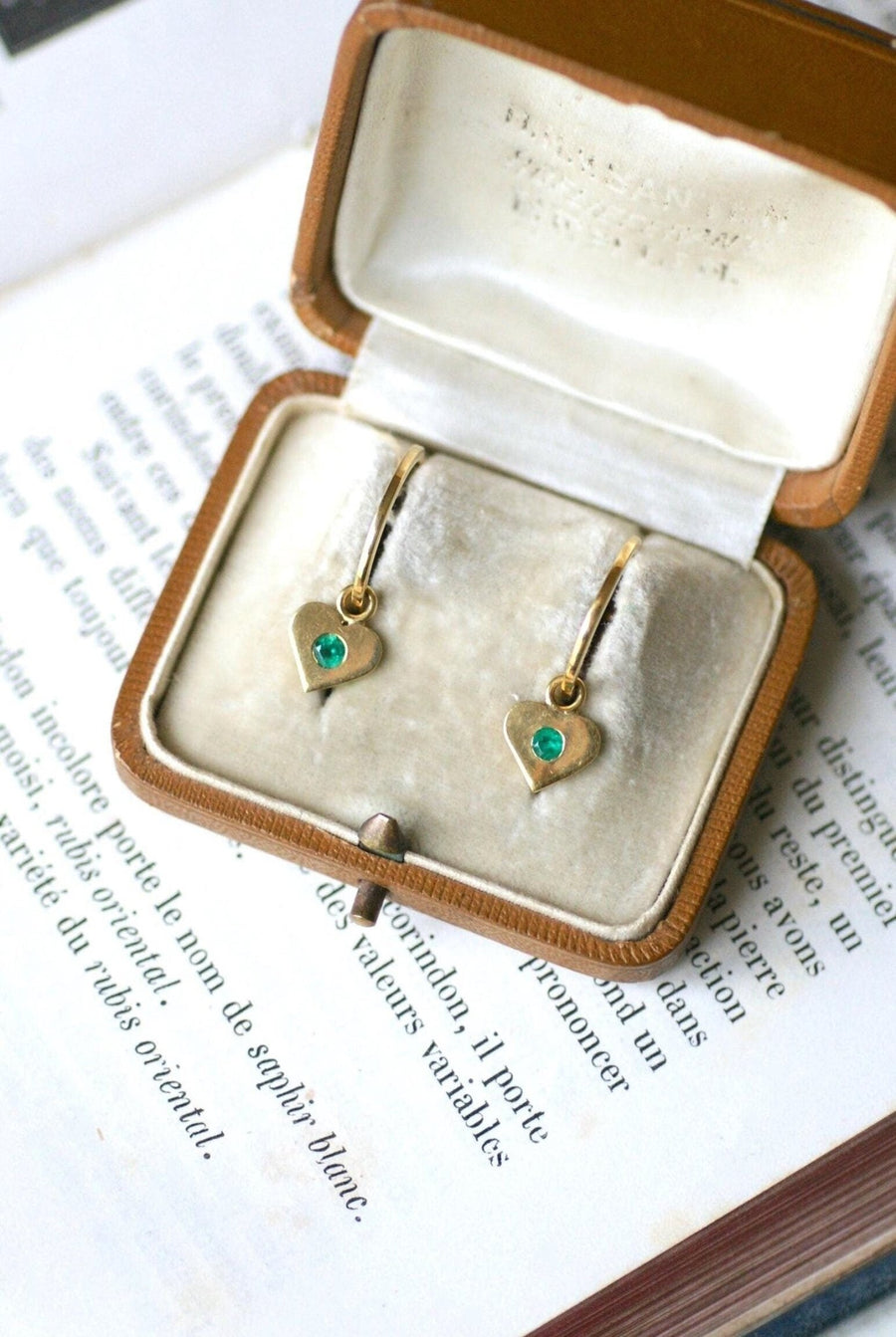 Yellow Gold Colombian Emerald Heart Creoles - Galerie Pénélope