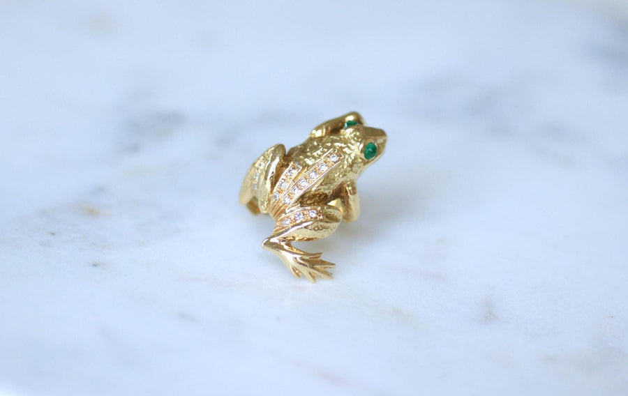 Emerald and Diamond Frog Ring on Yellow Gold