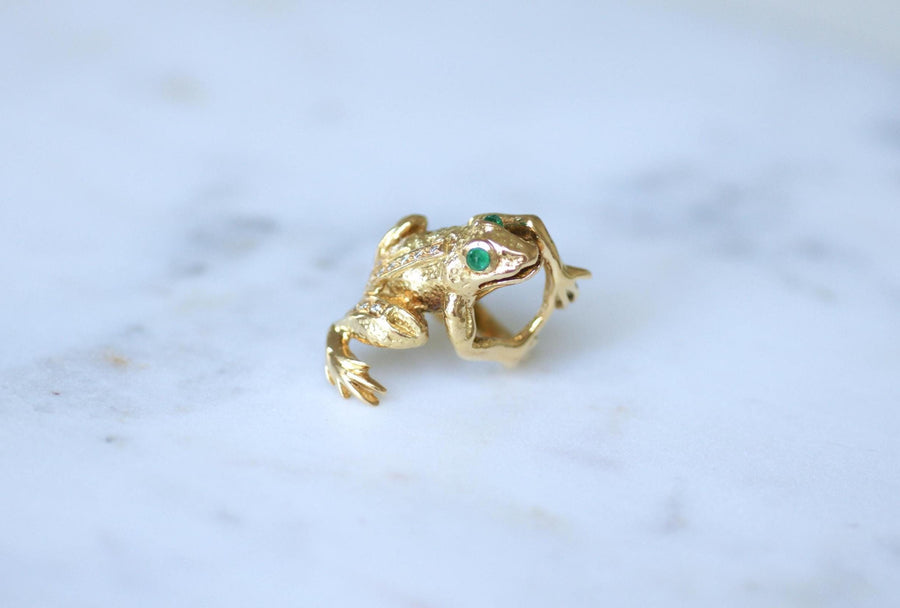 Emerald and Diamond Frog Ring on Yellow Gold