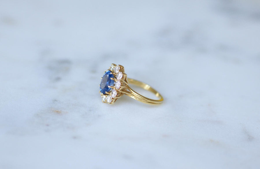 Ring Marguerite Ceylan Sapphire 1.70 Cts and Diamonds on Yellow Gold