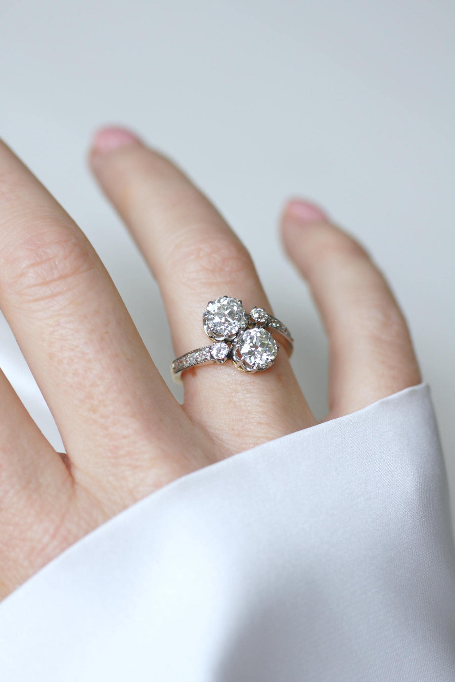 Toi et Moi Antique Ring 2.60 Cts Diamonds on Yellow Gold and Platinum