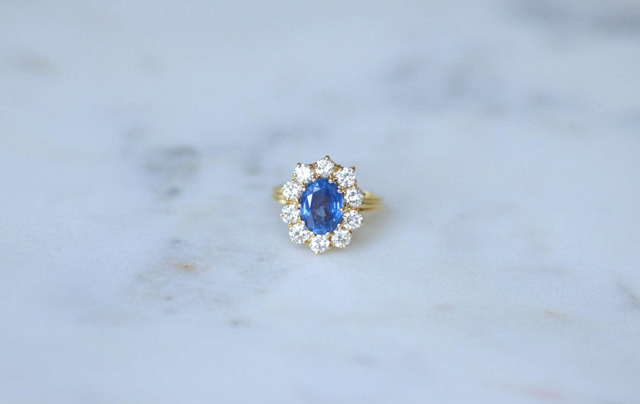 Ring Marguerite Ceylan Sapphire 1.70 Cts and Diamonds on Yellow Gold