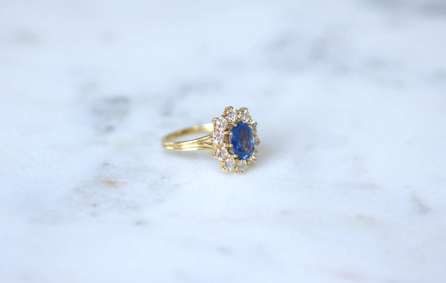 Ring Marguerite Ceylan Sapphire 1.70 Cts and Diamonds on Yellow Gold