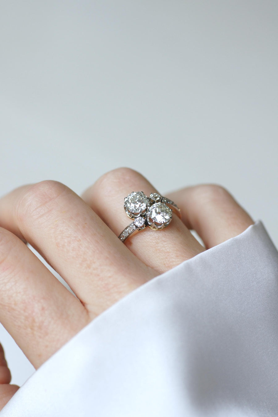 Toi et Moi Antique Ring 2.60 Cts Diamonds on Yellow Gold and Platinum