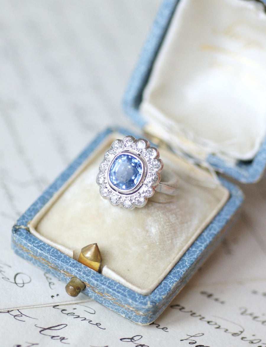 Art Deco Pompadour Ring Ceylon Sapphire 2.80 Cts and Diamonds on Platinum