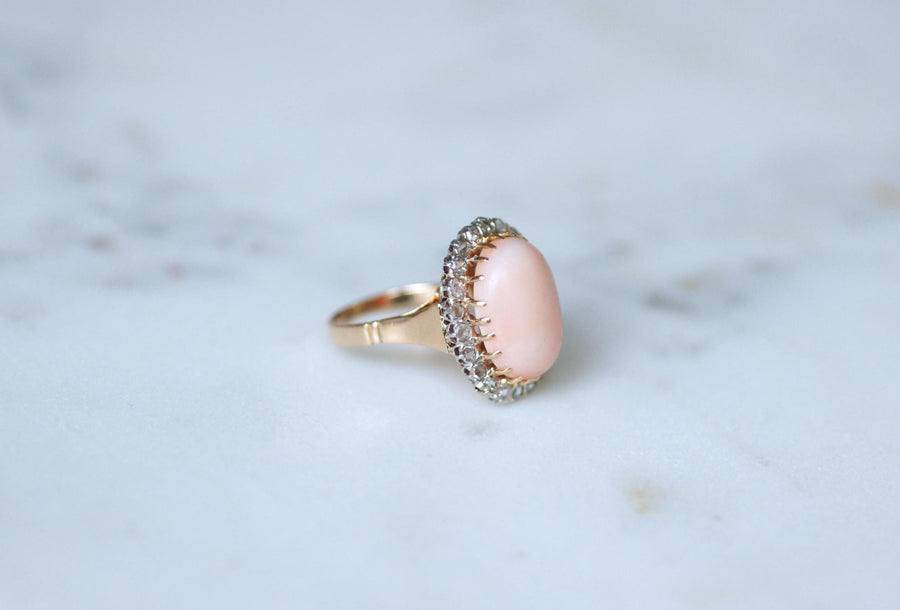 Ring Marguerite Belle Epoque Coral Peau d'Ange Surrounded by Diamonds