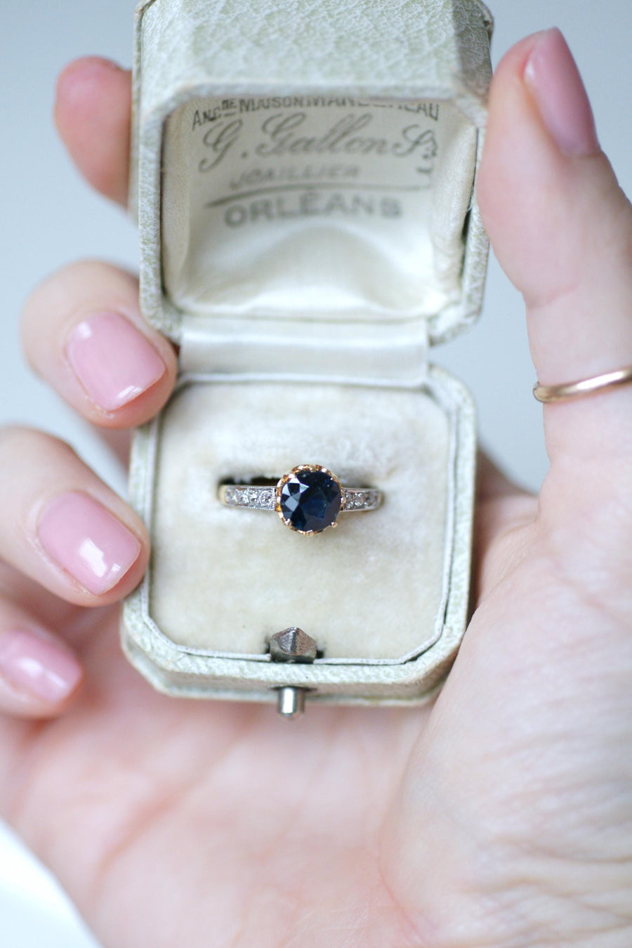 Belle Epoque Ring 1.50 Cts Sapphire and Diamonds on Yellow Gold and Platinum