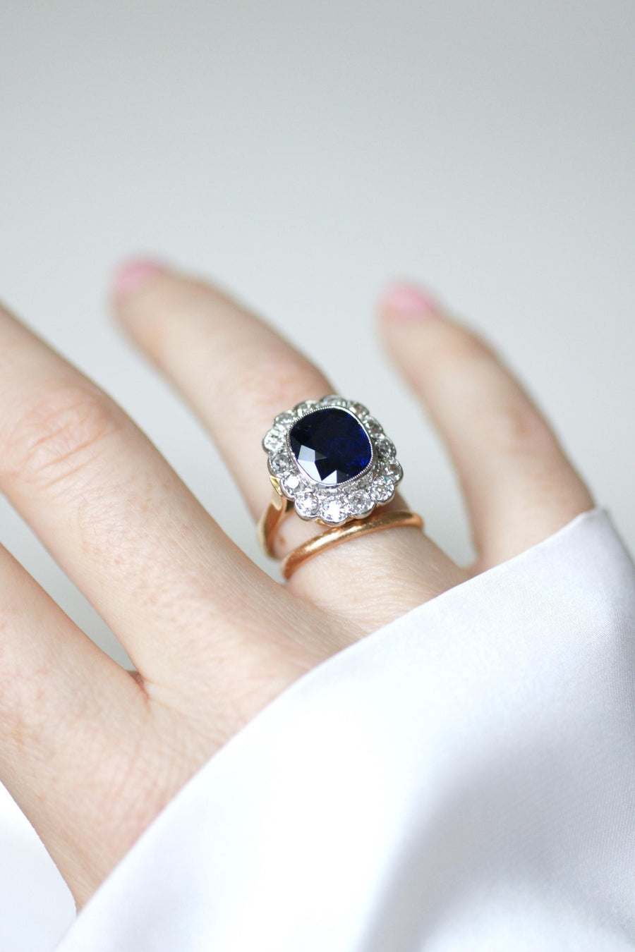 Art Deco Pompadour Ring Unheated Siam Sapphire 3.65 Cts and Diamonds on Pink and White Gold