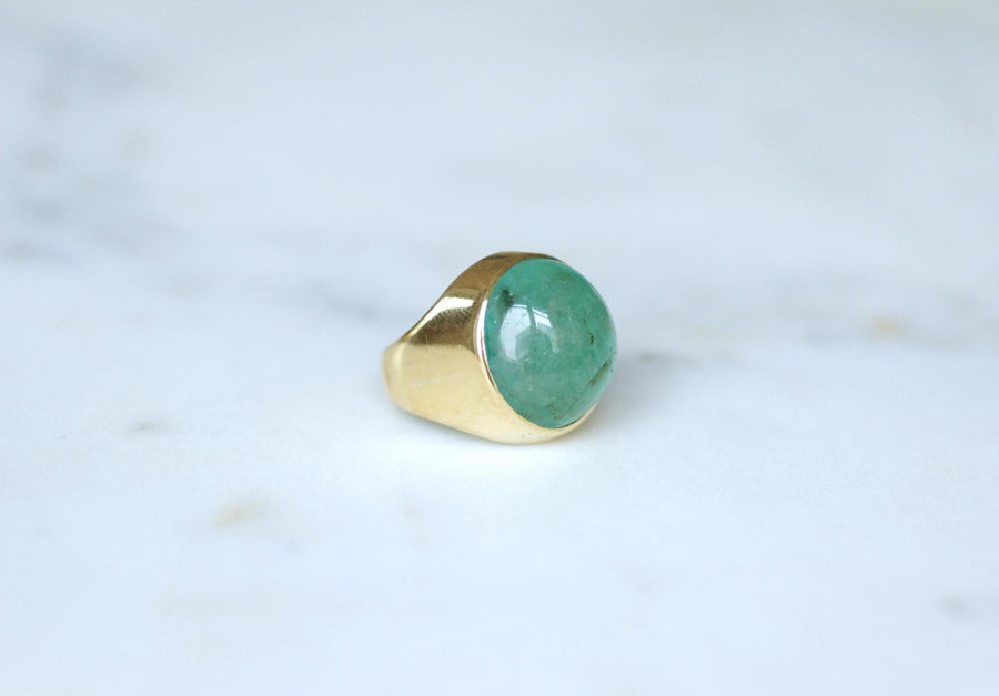 Ring Cabochon Emerald 16 Carats on Yellow Gold