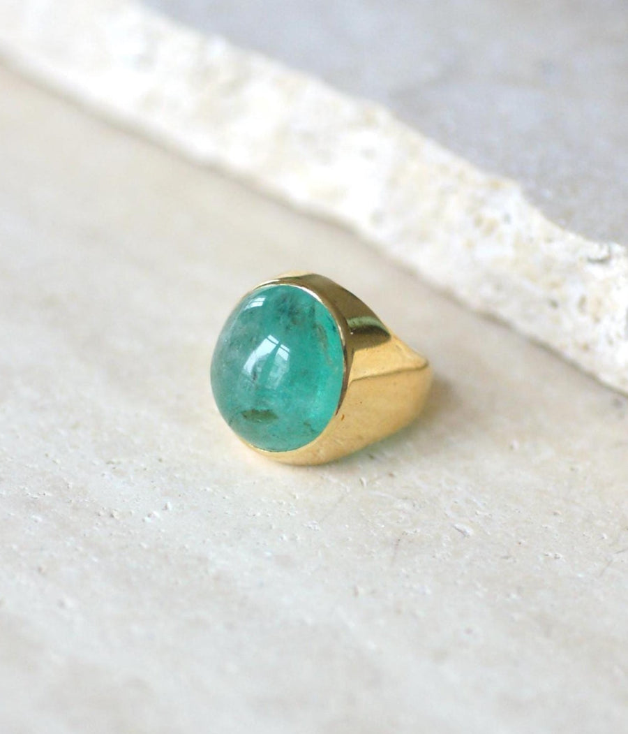 Ring Cabochon Emerald 16 Carats on Yellow Gold