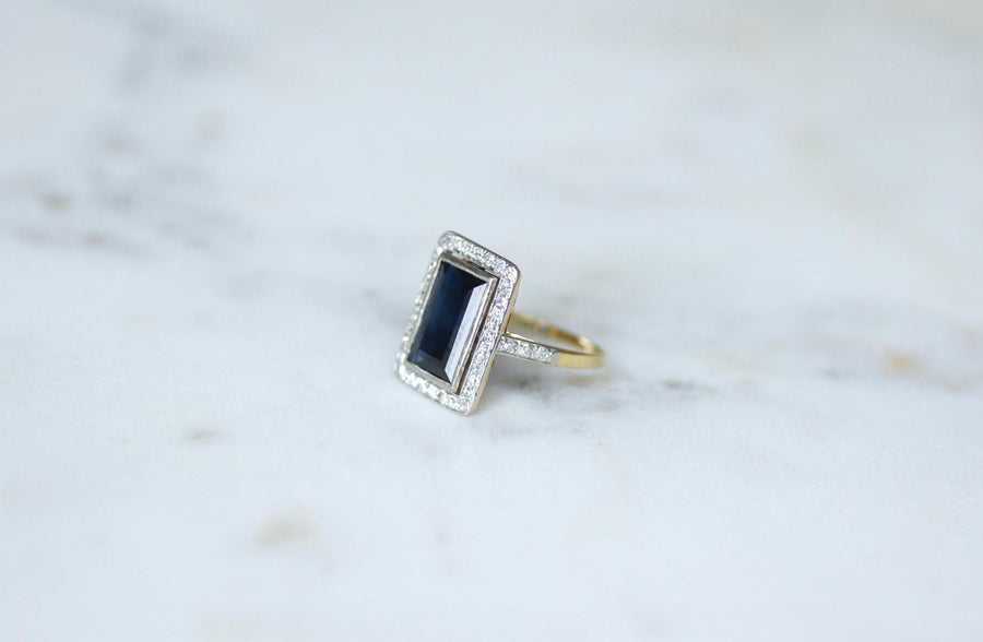 Art Deco Rectangle Ring Sapphire 4.40 Cts surrounded by Diamonds on Yellow Gold and Platinum