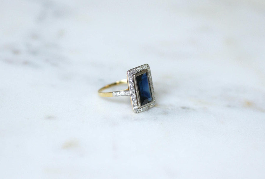 Art Deco Rectangle Ring Sapphire 4.40 Cts surrounded by Diamonds on Yellow Gold and Platinum
