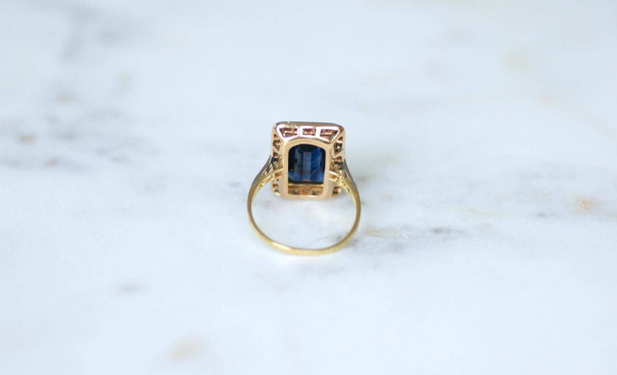 Art Deco Rectangle Ring Sapphire 4.40 Cts surrounded by Diamonds on Yellow Gold and Platinum