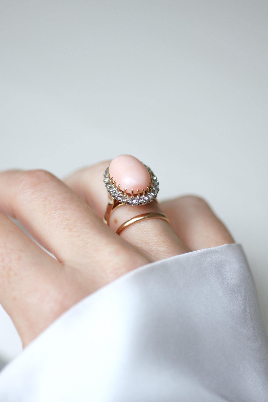 Ring Marguerite Belle Epoque Coral Peau d'Ange Surrounded by Diamonds