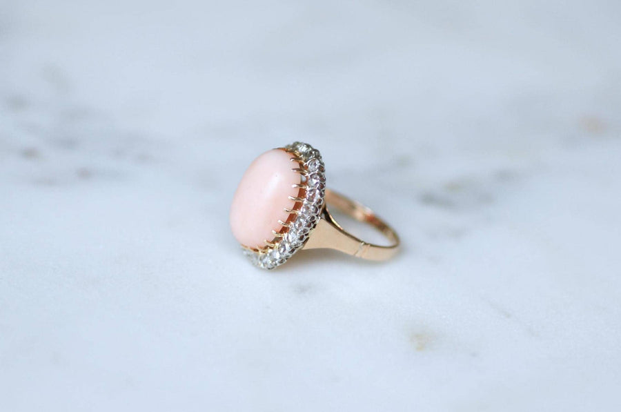 Ring Marguerite Belle Epoque Coral Peau d'Ange Surrounded by Diamonds
