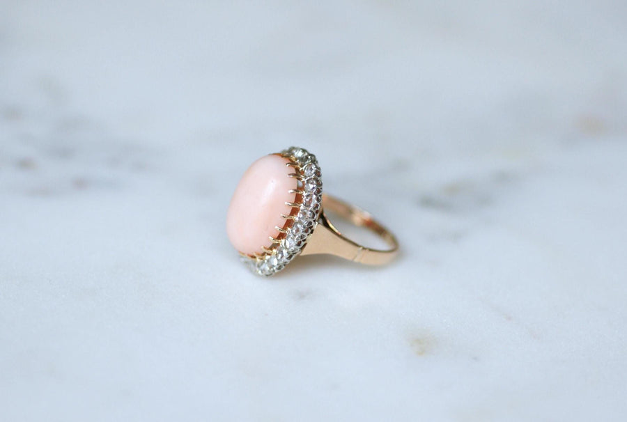 Ring Marguerite Belle Epoque Coral Peau d'Ange Surrounded by Diamonds