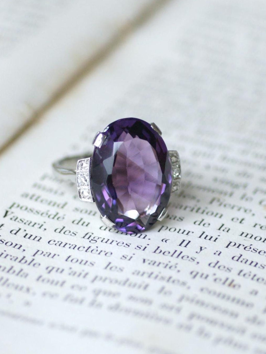 Art Deco Oval Amethyst and Diamond Ring in White Gold and Platinum