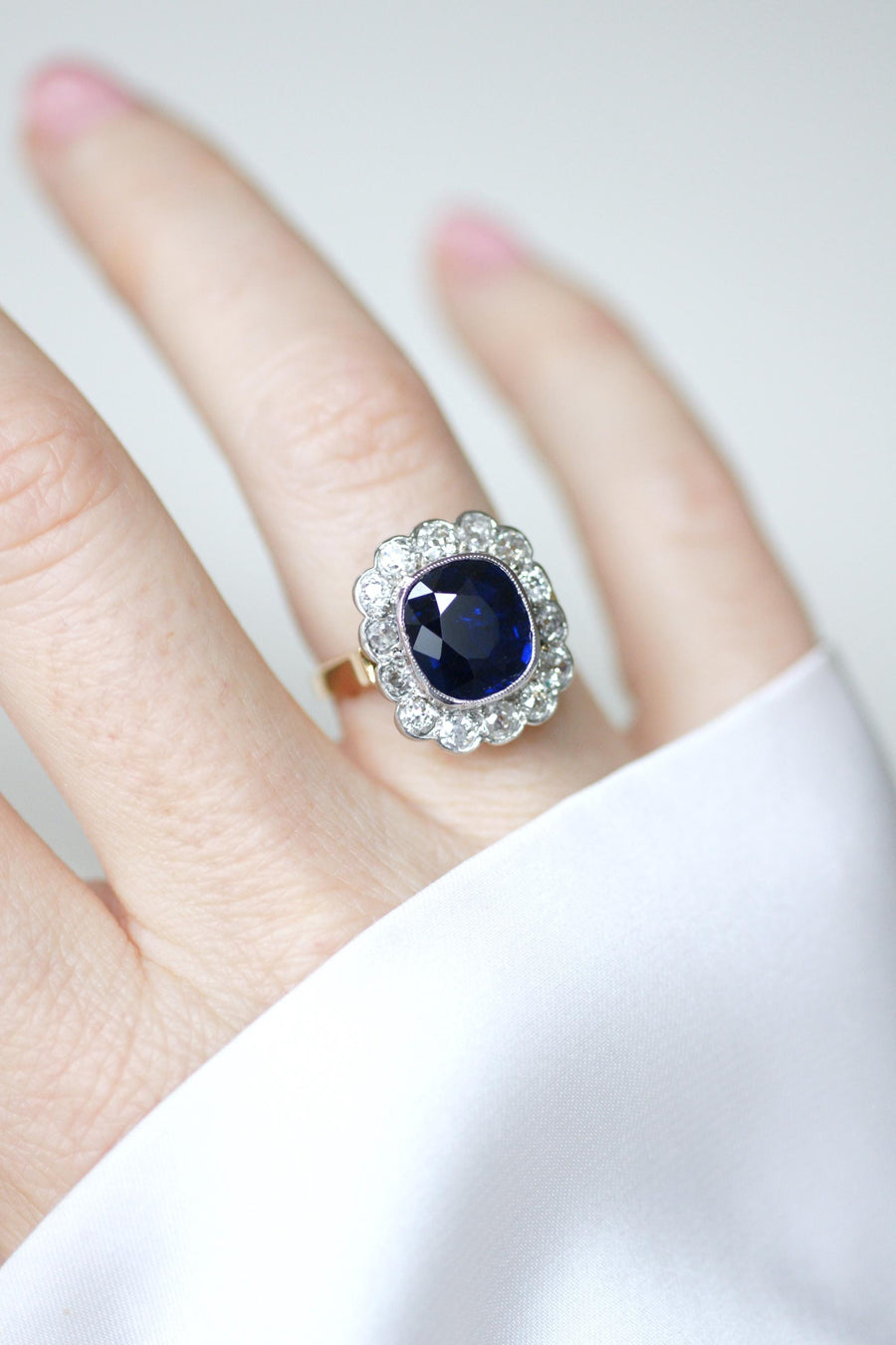 Art Deco Pompadour Ring Unheated Siam Sapphire 3.65 Cts and Diamonds on Pink and White Gold