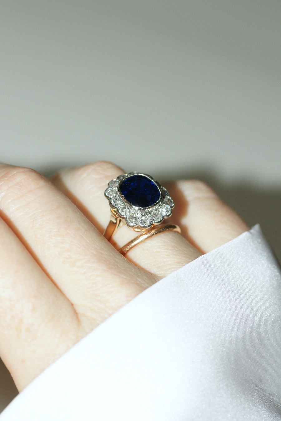 Art Deco Pompadour Ring Unheated Siam Sapphire 3.65 Cts and Diamonds on Pink and White Gold