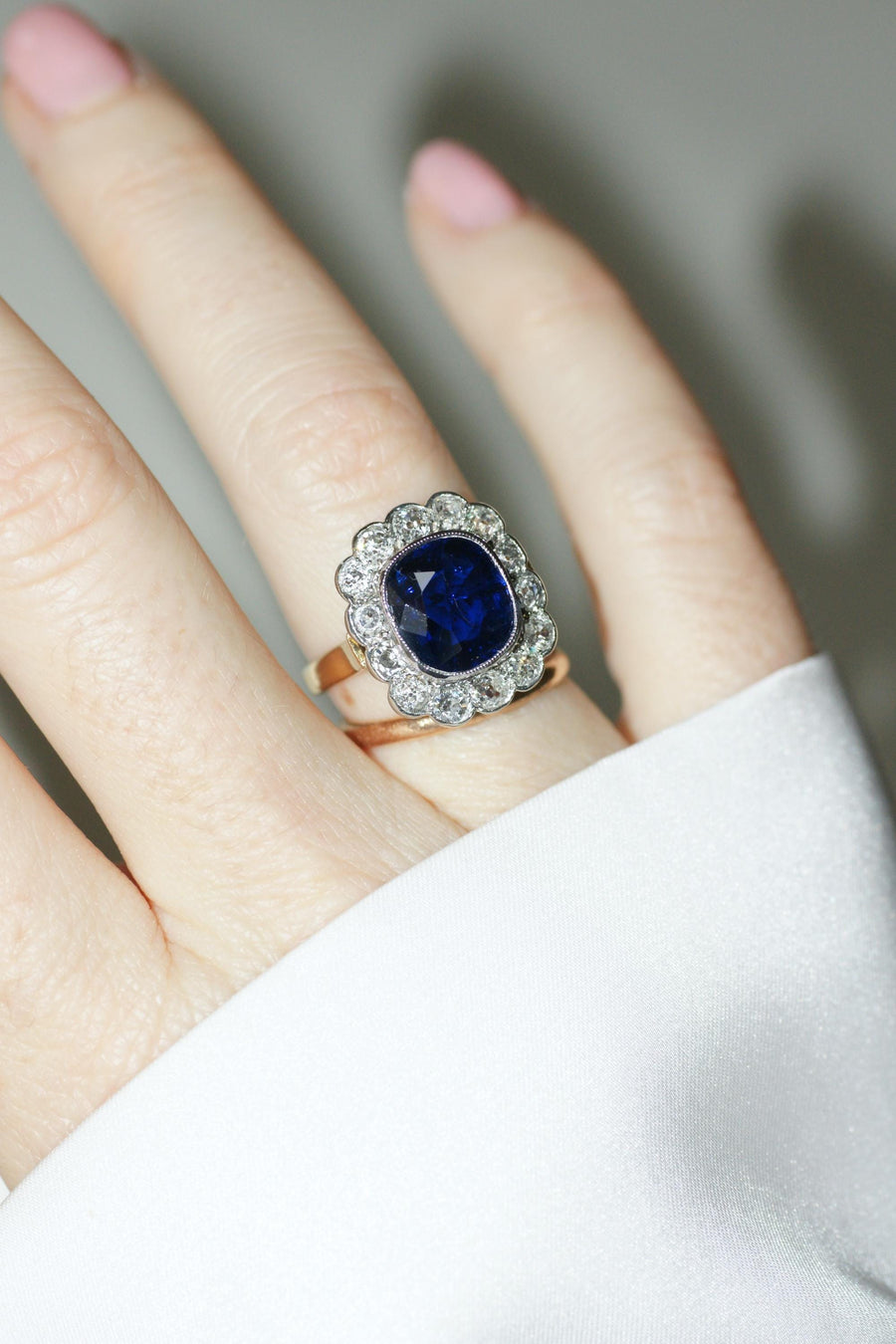 Art Deco Pompadour Ring Unheated Siam Sapphire 3.65 Cts and Diamonds on Pink and White Gold