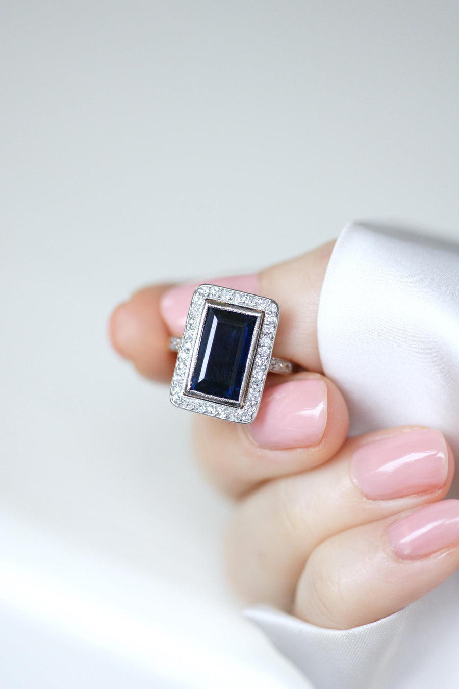 Art Deco Rectangle Ring Sapphire 4.40 Cts surrounded by Diamonds on Yellow Gold and Platinum