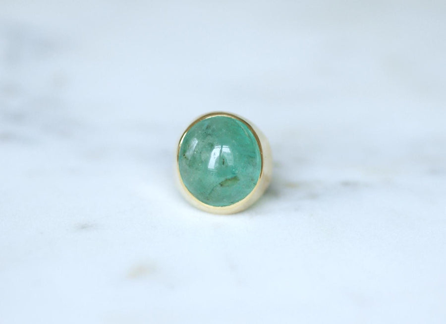 Ring Cabochon Emerald 16 Carats on Yellow Gold