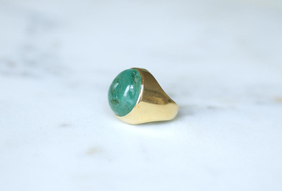 Ring Cabochon Emerald 16 Carats on Yellow Gold