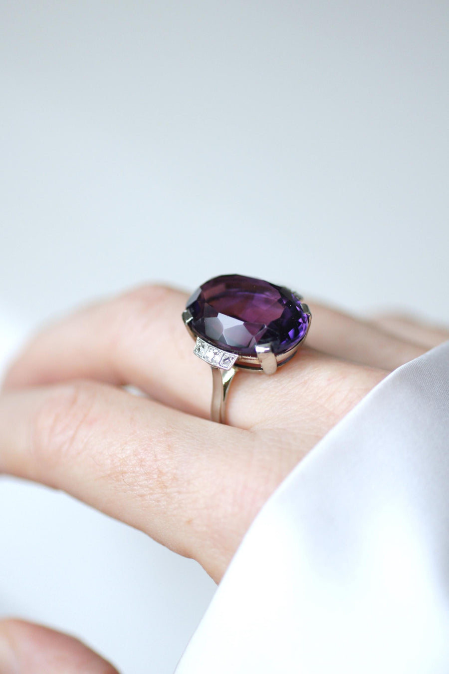 Art Deco Oval Amethyst and Diamond Ring in White Gold and Platinum