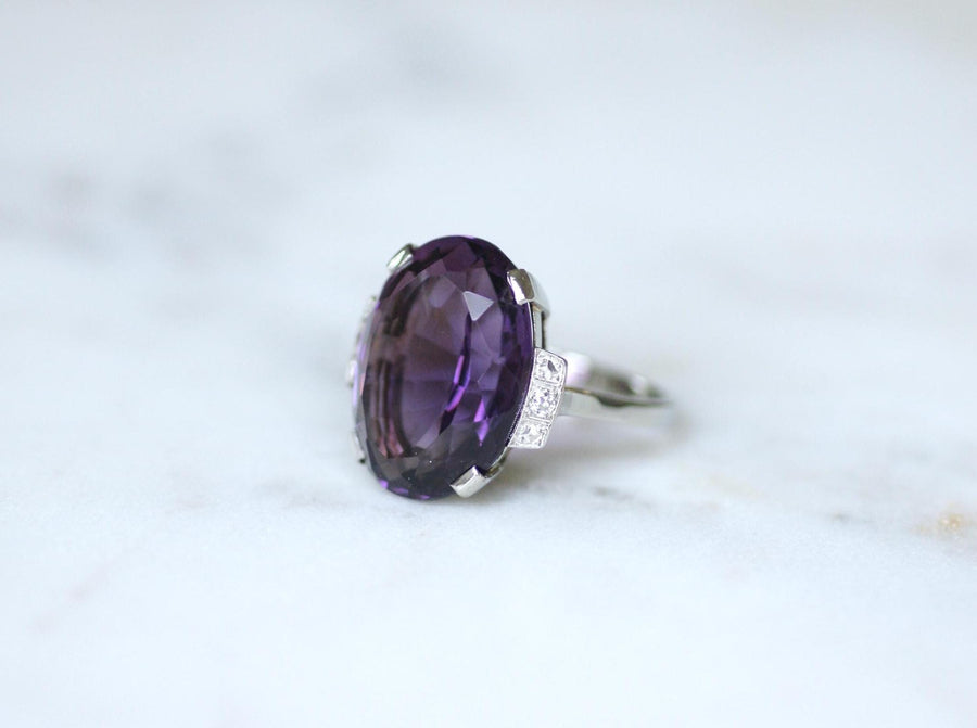 Art Deco Oval Amethyst and Diamond Ring in White Gold and Platinum