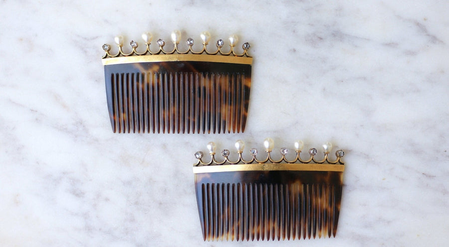 Pair of Diamond and Fine Pearl Combs on Gold - Galerie Pénélope