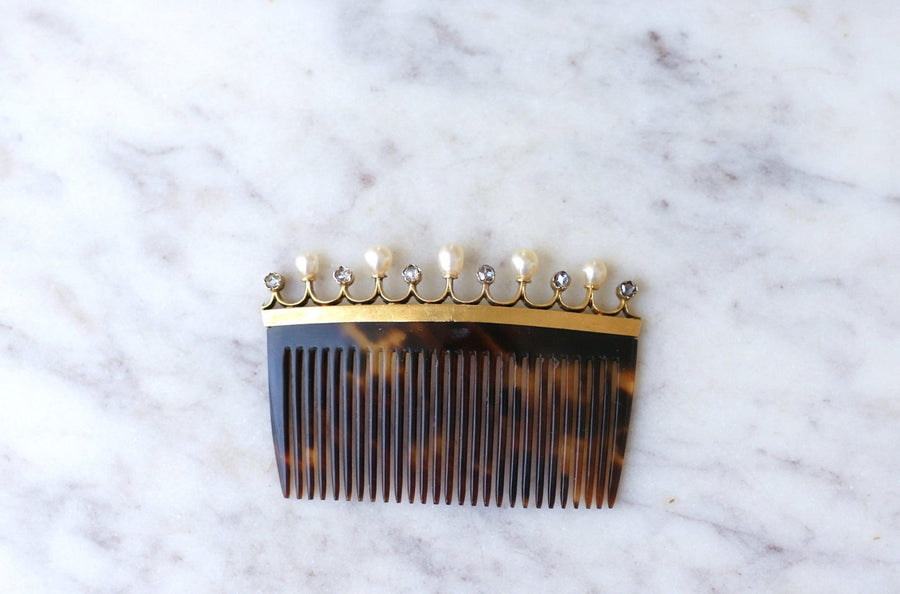 Pair of Diamond and Fine Pearl Combs on Gold - Galerie Pénélope
