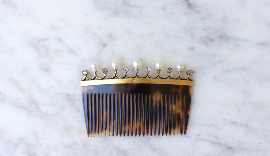Pair of Diamond and Fine Pearl Combs on Gold - Galerie Pénélope