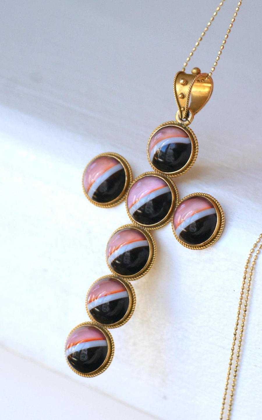 Agate Cabochon Cross on Yellow Gold Pendant - Galerie Pénélope