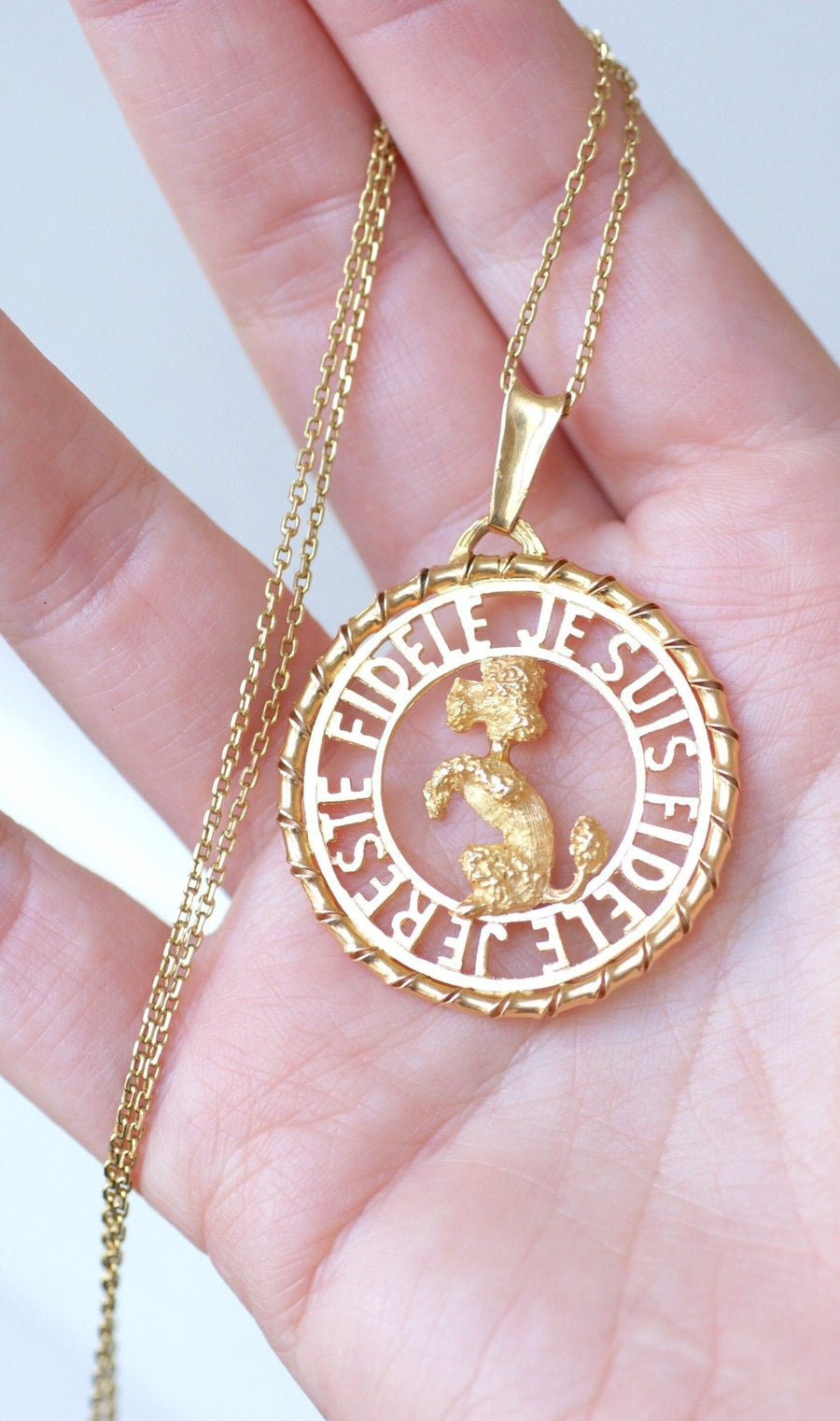 Je Suis Fidèle Je Reste Fidèle Yellow Gold Poodle Pendant - Galerie Pénélope