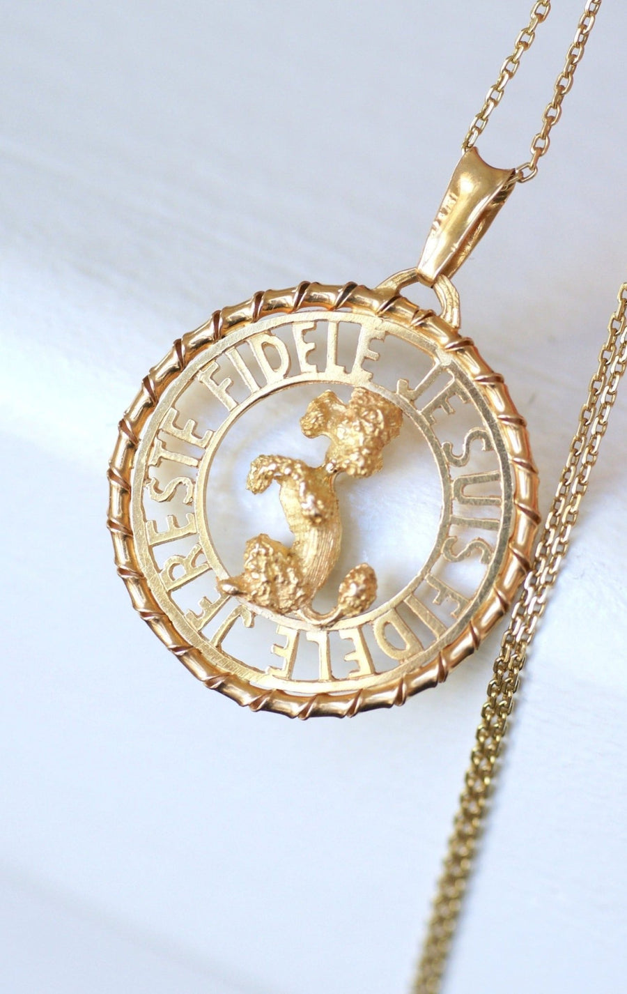 Je Suis Fidèle Je Reste Fidèle Yellow Gold Poodle Pendant - Galerie Pénélope